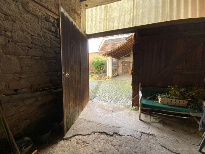 Haus zum Kauf in Feilbingert bei Bad Kreuznach - Großes Wohnhaus, Scheunen, Lagerfläche – Foto 24