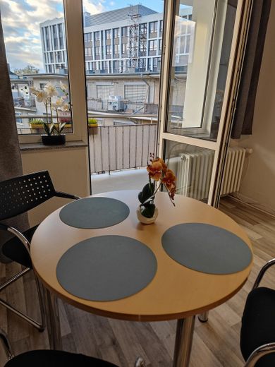 Bochum Şehir Merkezi En İyi Konum ***** Şık döşenmiş ve sakin daire – Esstisch