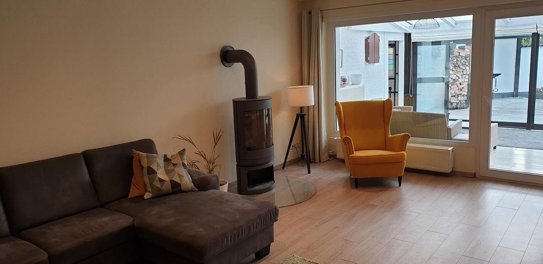 Wohnzimmer mit 10KW Kamin
