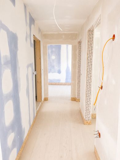 KfW-40 Zweifamilienhaus im Zentrum | Selbst wohnen & vermieten | Erstbezug – Maisonette Flur
