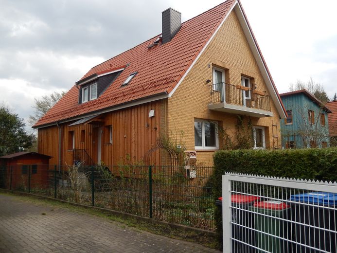 55m² Maisonette Wohnung - U-Bahn nah und im Grünen – Haus von Aussen