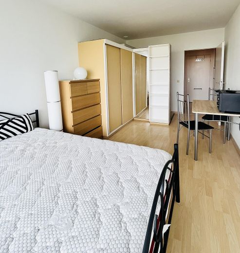 Erbpacht! Von Privat! Ohne Provision! Möbliertes Apartment m. Balkon inkl. TG-Platz, ab sofort – ausreichend Platz im Raum