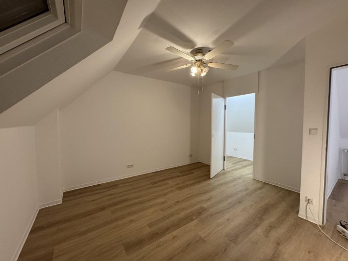 Schlafzimmer, Abstellraum; Flu
