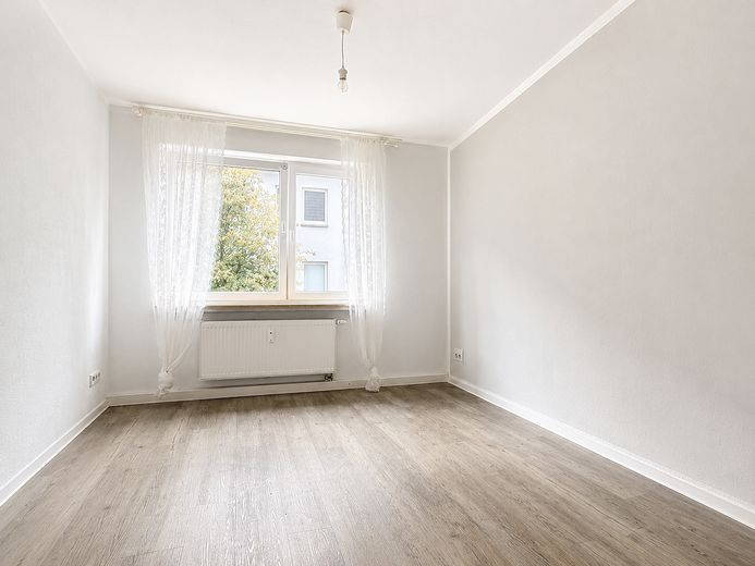 3- Zimmer Wohnung mit Balkon – Zimmer 2