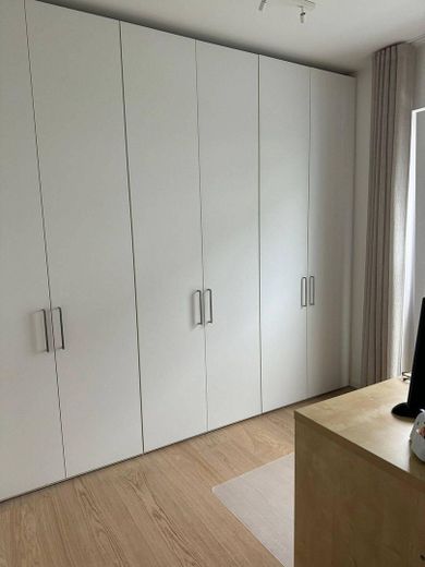 Alternative zum Reiheneckhaus – Terrassenwohnung mit Neubaukomfort – Ankleidezimmer 
