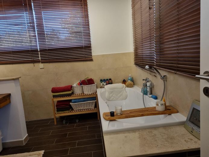 Einzigartiges Haus - seriöse Preisvorschläge willkommen – Bad EG mit Wanne u. Dusche