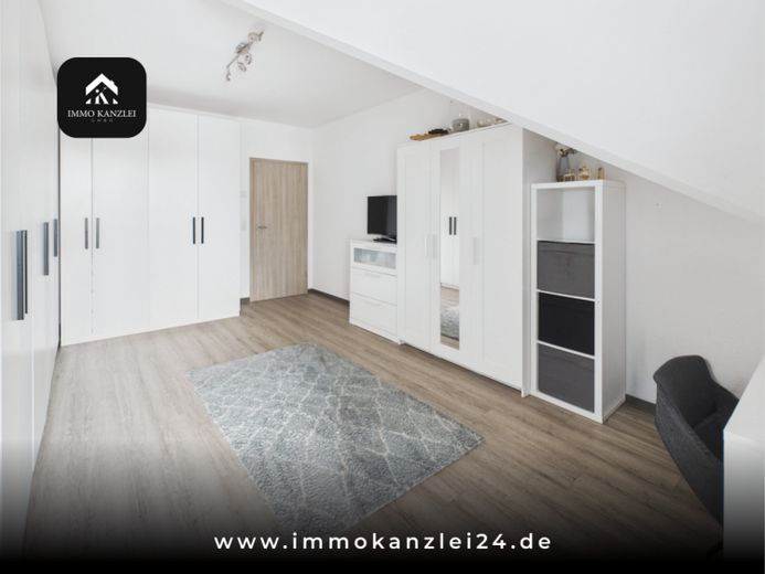 Lichtdurchflutete 4-Zimmer-Wohnung mit drei Balkonen und Tiefgaragenstellplatz – Foto 1