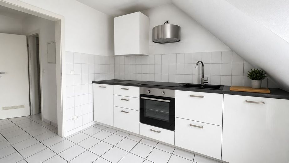 Charmante 2-Zi.-Maisonette-Wohnung mit Balkon und Stellplatz in bester Lage von Wiesbaden-Bierstadt – Küche