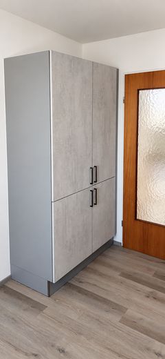 Helle Wohnung mit großzügigem Wohnbereich, Einbauküche, Balkon und eigener Garage – Foto 13