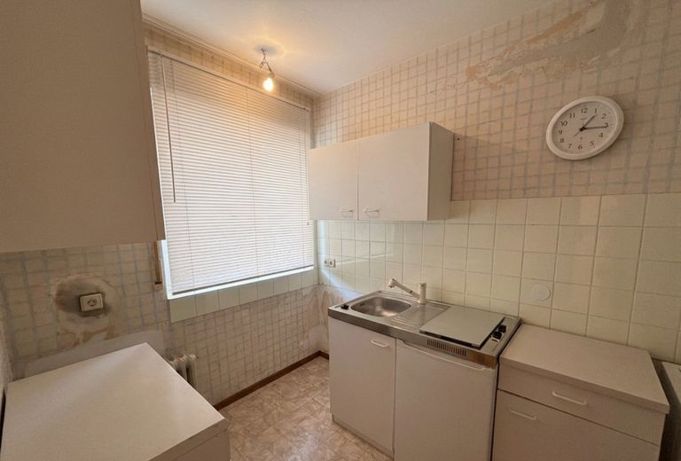Sehr zentral gelegene lichtdurchflutete 3 Zimmer Wohnung zzgl. einer Garage zu verkaufen! – Küche