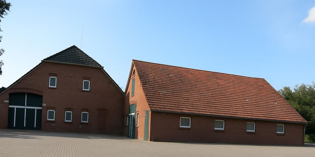 Resthof / Landhaus + 600 m² Hallenfläche – Wohnen & Arbeiten in Westerstede – Hallen 1+2 