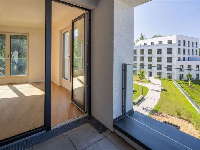 Vivir rodeado de naturaleza en el barrio TANNENHOF de Baden-Baden: vivienda de obra nueva de 3 habitaciones con logia privada. – Foto 1