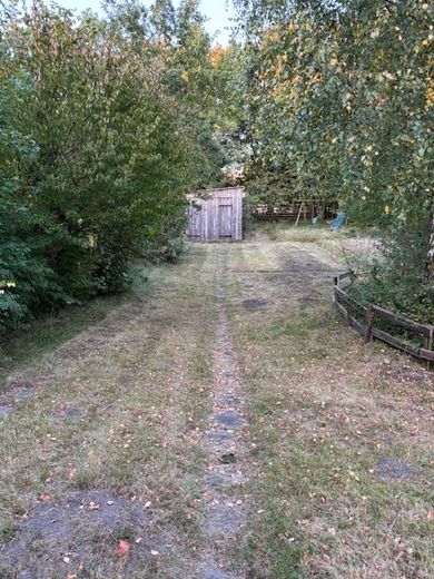 Großzügiges Zweifamilienhaus mit Solaranlage, Wintergarten & großem Grundstück in Neuberend – Garten hinter Teil mit Wohnwag