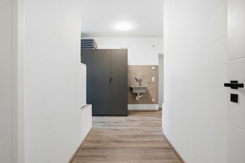 ESCLUSIVA CASA A TRE FRONTONI CON STRAORDINARIO GIARDINO – HWR