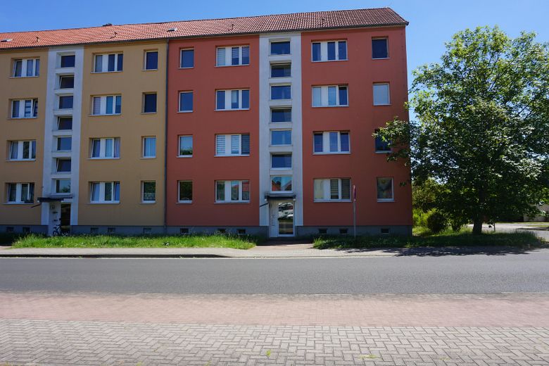 TOP Kapitalanlage mit 8,2% Mietrendite – Außenansicht Straßenseite