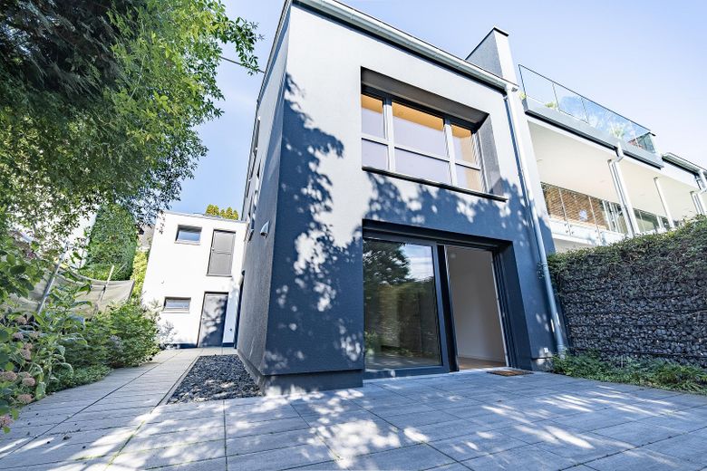 Exklusive Maisonettewohnung mit Haus-im-Haus-Charakter, Garten, Dachloggia, Garage in Pfaffendorf – Außenbereich