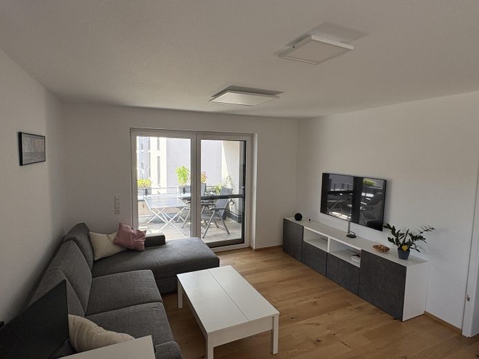 Pregiato appartamento di 3 locali nell’area Glashütte – parquet in rovere, cucina componibile, Smart Home, posto auto interrato – Wohnzimmer