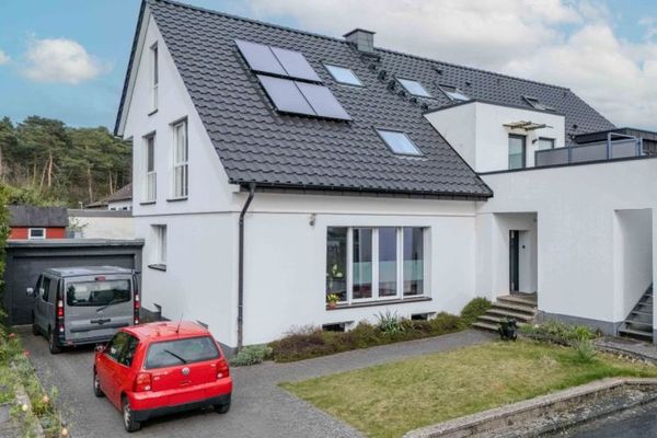 Appartement familial au rez-de-chaussée avec le caractère d’une maison, jardin et terrasse, dans une impasse calme