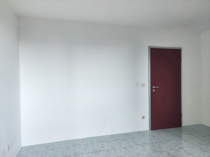 von Privat – Helle 2-Zimmerwohnung mit großer, wettergeschützter Südwestloggia – München-Bogenhausen – Schlafzimmer