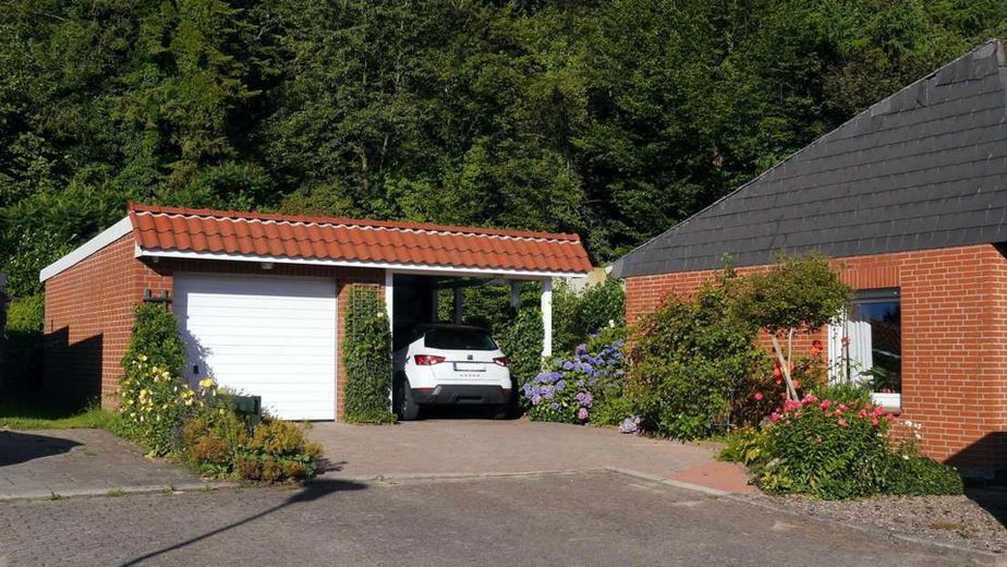 Garage, Carport und Anbau