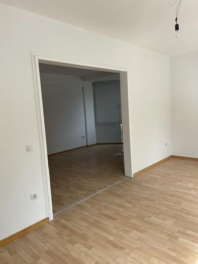 gepflegte 3-Zimmerwohnung im Herzen von Düsseldorf – großzügiger Durchgang 