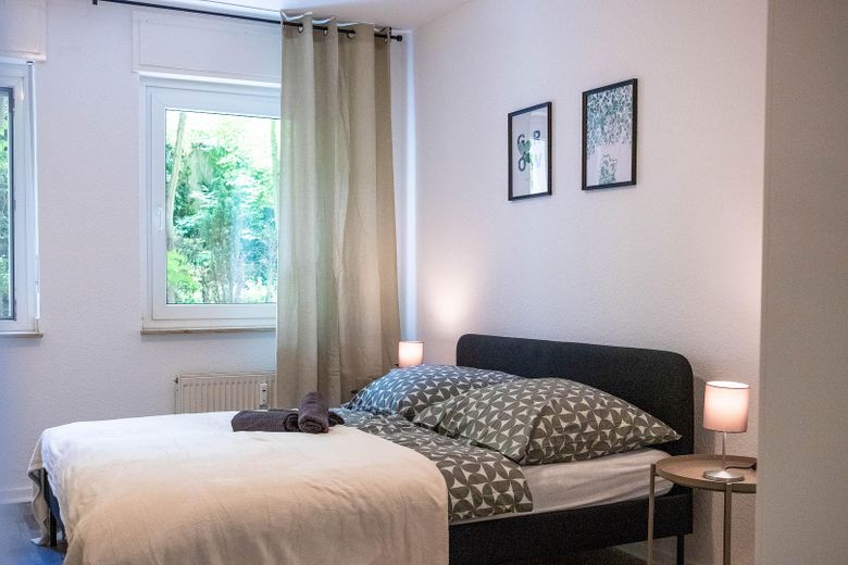 160 cm x 200 cm Bett