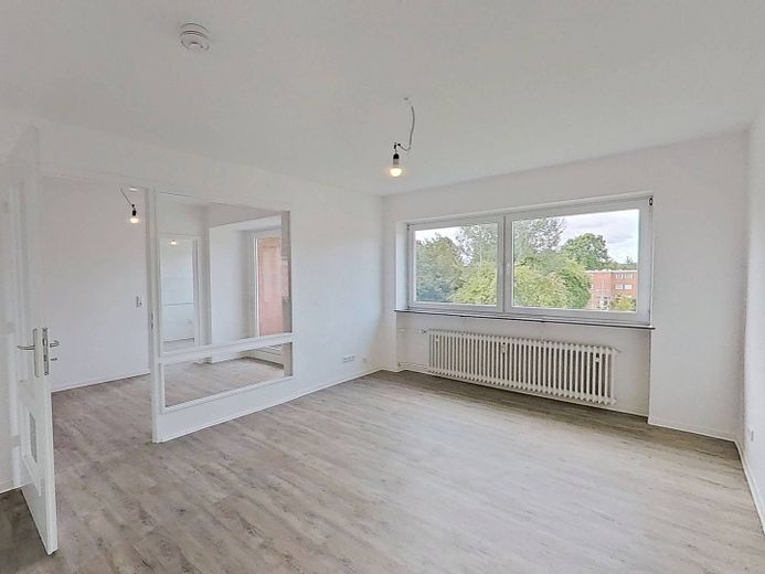 BIS ZU 3 NKM FREI: Schöne 3-Zimmer-Wohnung mit BALKON und intelligentem Grundriss in Kappeln-Ellenberg – Ansicht I: Wohn- und Esszimmer