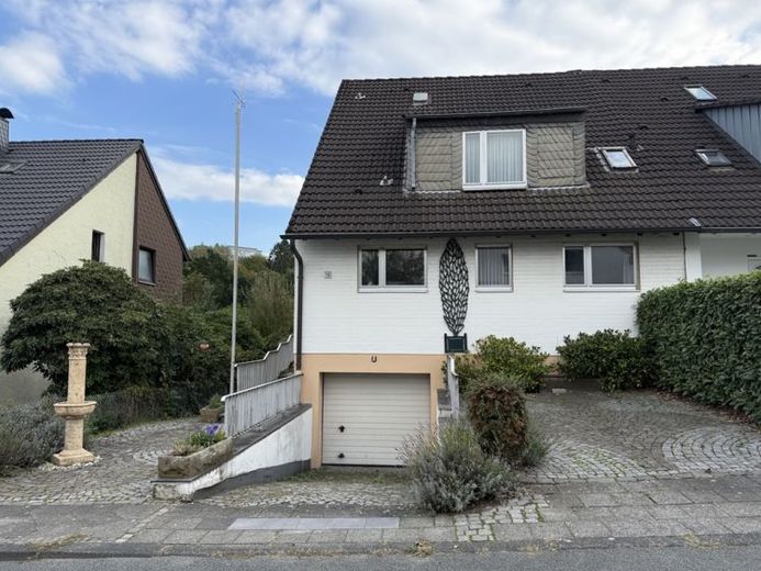 Schaffen Sie die Heimat für Ihre Familie in dieser ruhigen Sackgasse im Norden von Stiepel ! – Foto 1