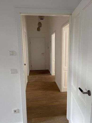 Exklusive, helle 2-Zimmer-Erdgeschosswohnung im Herzen des Jakobviertel - ideal für Singles – Flur