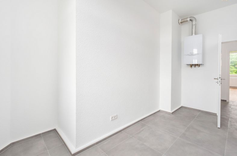 Leben in einer renovierten 3-Zimmer Wohnung mit Balkon – Küche
