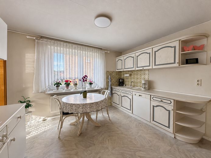 Two-family house with two garages and a large garden in Berka – Küche EG
