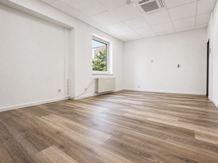 Ampia unità a Stolberg con versatile potenziale di utilizzo – Zimmer 2