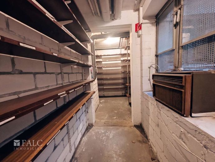 SICHTBARKEIT OHNE LIMIT! Über 100 m² Potenzial in Bestlage! Nebenwirkungen: massives Kundenaufkommen – Ladenlokal (12)