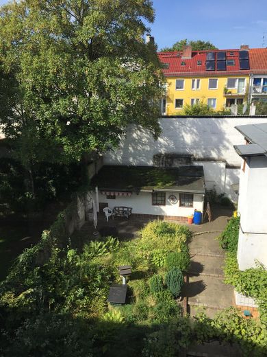 Garten mit Gartenhäuschen