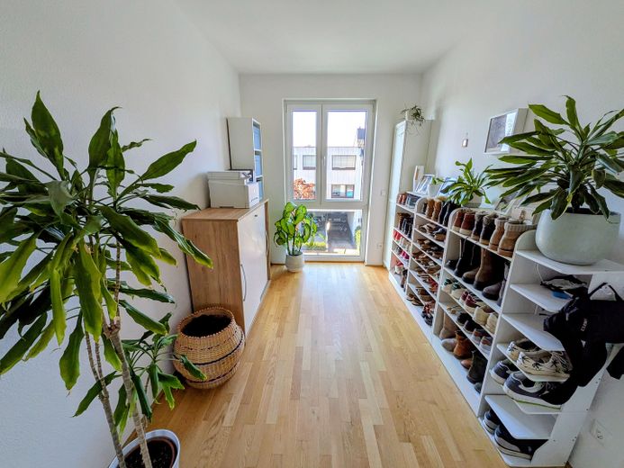 Moderne, helle und energieeffiziente 4-Zimmer-Wohnung mit Tiefgaragenstellplatz und Loggia – Kind 2