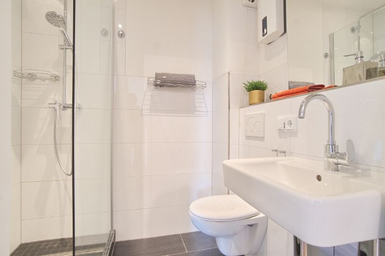 Appartamento elegante e completamente arredato vicino a Rüttenscheider Straße, con wi-fi, pavimento in parquet, balcone e camera da letto silenziosa – 7eec03f99d9d5ee03c24bc10ad2b46a6591b0a9f.jpg