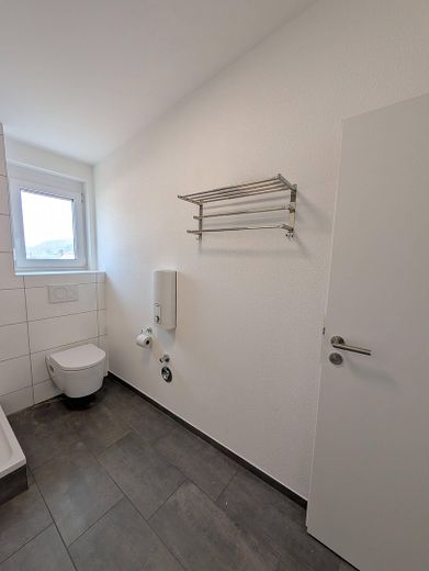 3-Zi.-DG-Wohnung mit Klima - Erstbezug nach Sanierung – Bad