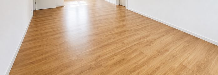 Großzügige 3-Zimmer-Wohnung mit 2 Bädern, Balkon & Stellplatz – Wohnzimmer-Hauptbereich