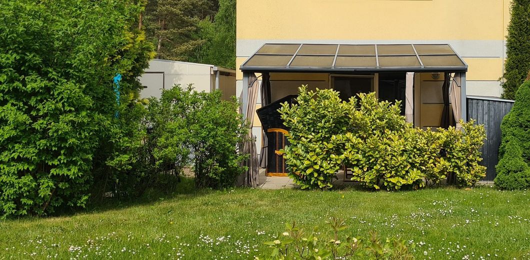 Gartenseite mit Abstellraum