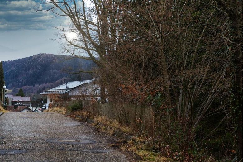 Allerbeste Aussicht über Bad Wildbad: Voll erschlossenes Baugrundstück in bester Hanglage. – Eichwaldweg