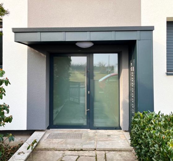 Überdachter Eingangsbereich