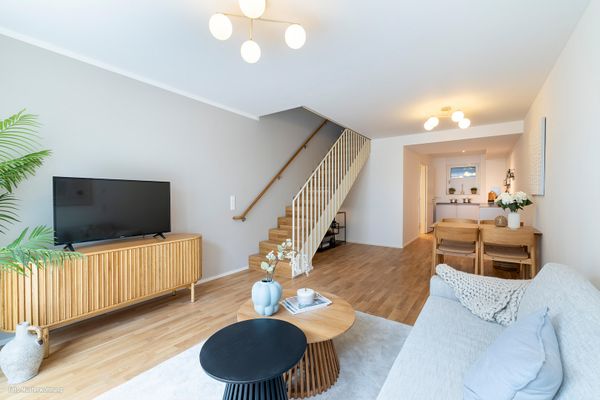 *PRONTO PER L’INGRESSO 2026* ATMOSFERA DA TOWNHOUSE: APPARTAMENTO CON GIARDINO DI 3 LOCALI E ACCESSO PRIVATO