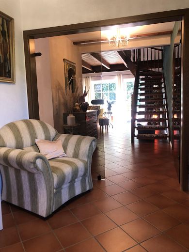 Einfamilienhaus in bester Wohnlage - *Courtagefrei* – Diele mit Blick ins Wohnzimmer