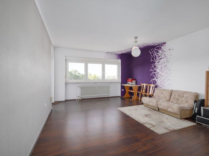 Bezugsfreie Eigentumswohnung mit Süd-Balkon, Stellplatz und Schwimmbad! – Foto 1