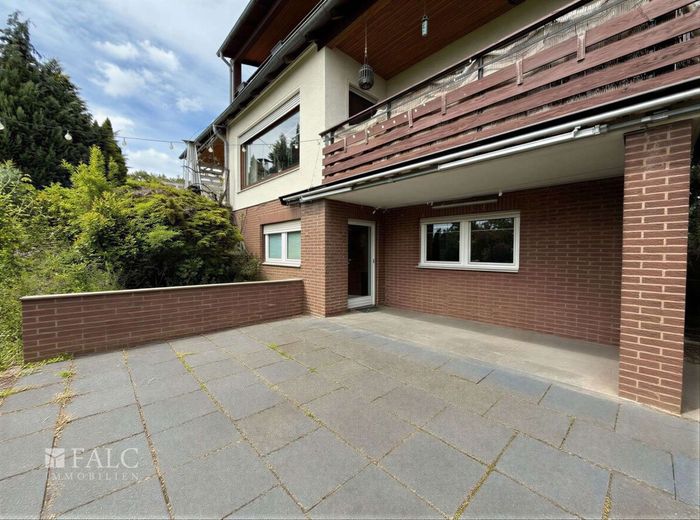RESERVIERT***Settmarshausen - Ein- bis Zweifamilienhaus mit großem Garten und Doppelgarage*** – Terrasse