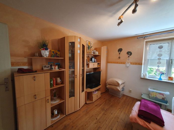 Bel appartement de 2 pièces dans le centre de Vöhringen – Wohnzimmer2