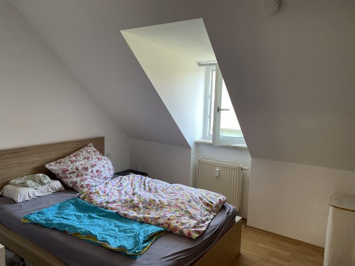 Nowoczesne, wymarzone 2,5-pokojowe mieszkanie galeryjne w M.-Untermenzing BEZ PROWIZJI – Schlafzimmer