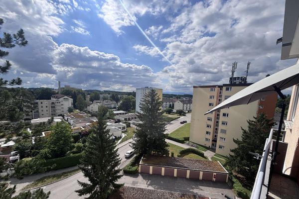 Appartamento di 2 locali affittato con vista panoramica, ascensore e balcone – investimento a Traunreut