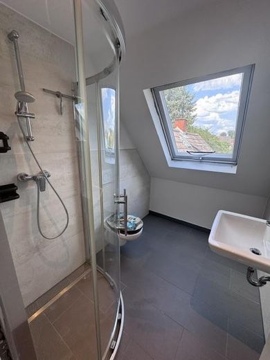 منزل شبه منفصل بحديقة واسعة، ومرأب مزدوج وغير ذلك الكثير في 61197 Florstadt-Stammheim – Tageslichtbad DG