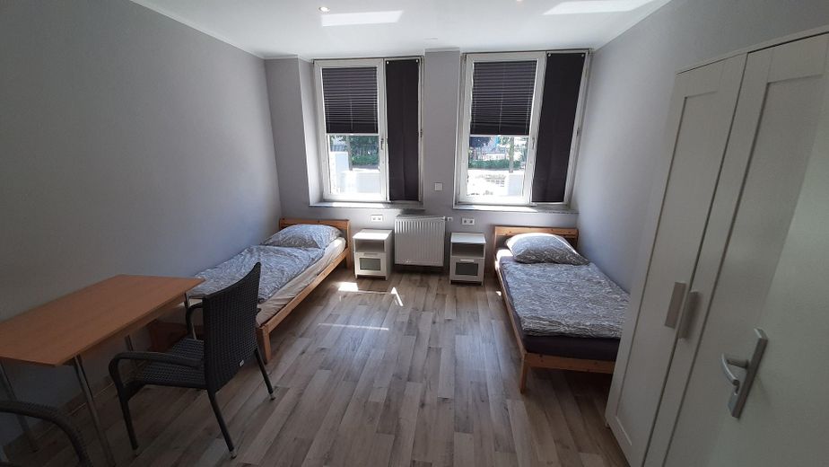 Voll vermietetes Mehrfamilienhaus mit stabilem Cashflow und Entwicklungspotenzial in Krefeld – EG linkes Straßenzimmer